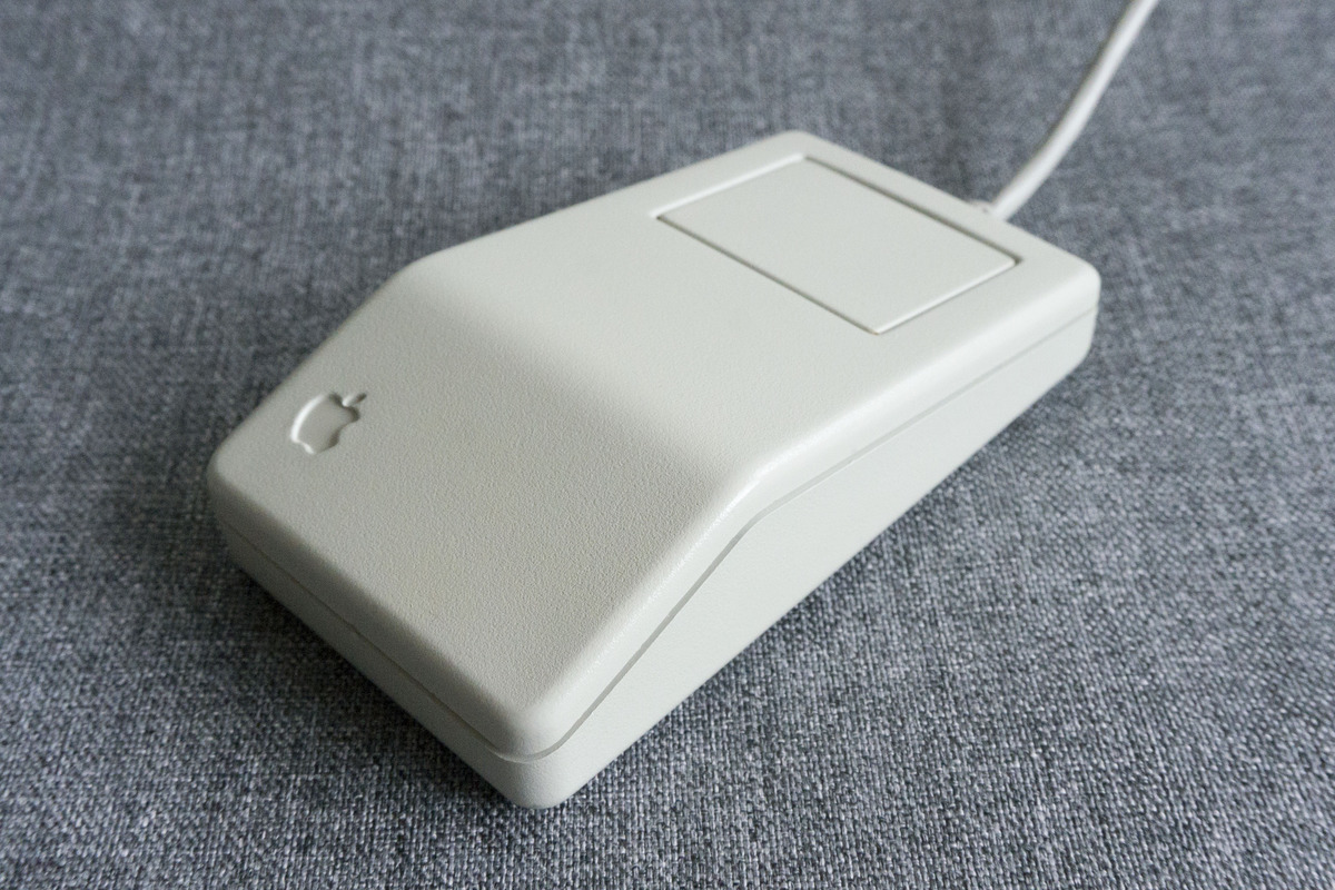 Создание мыши. Компьютерная мышка Эппл. Apple Macintosh Mouse. Первая компьютерная мышь Apple. Apple Macintosh Mouse m0100.